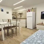 Casa Comoda E Centrale In Quartiere Storico Di Napoli