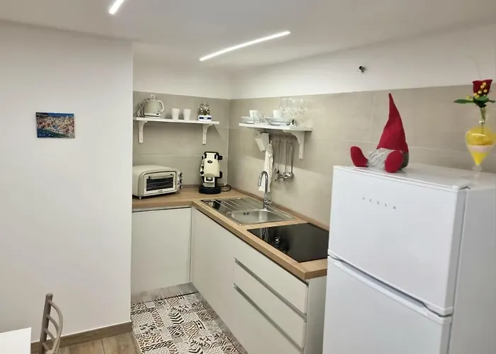 Casa Comoda E Centrale In Quartiere Storico Di Napoli