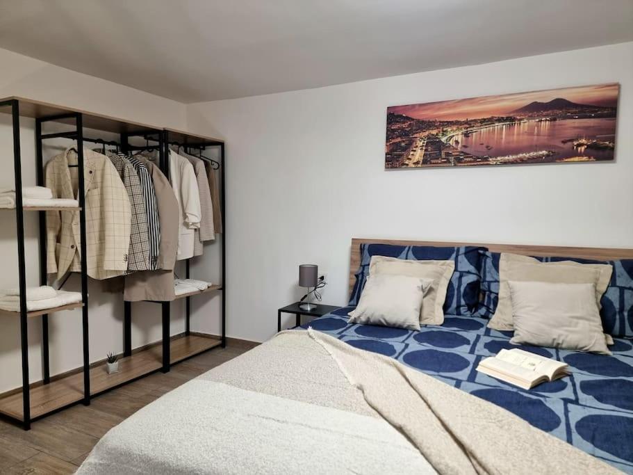 Casa Comoda E In Quartiere Storico Di Napels