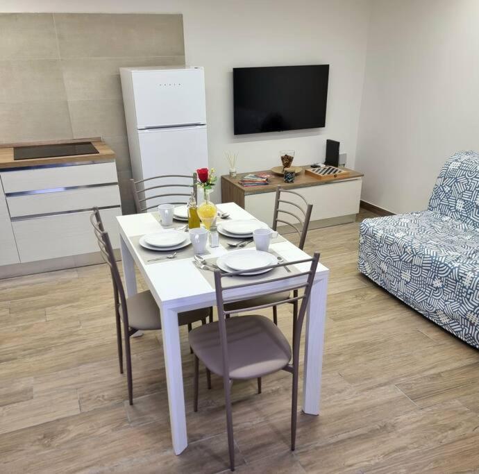 Casa Comoda E In Quartiere Storico Di Napels