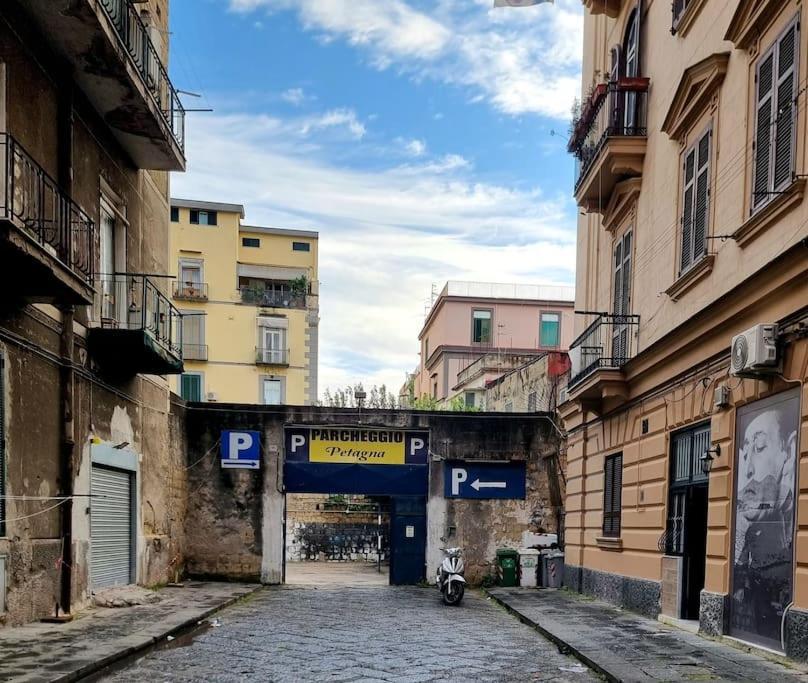 Casa Comoda E In Quartiere Storico Di * Napels