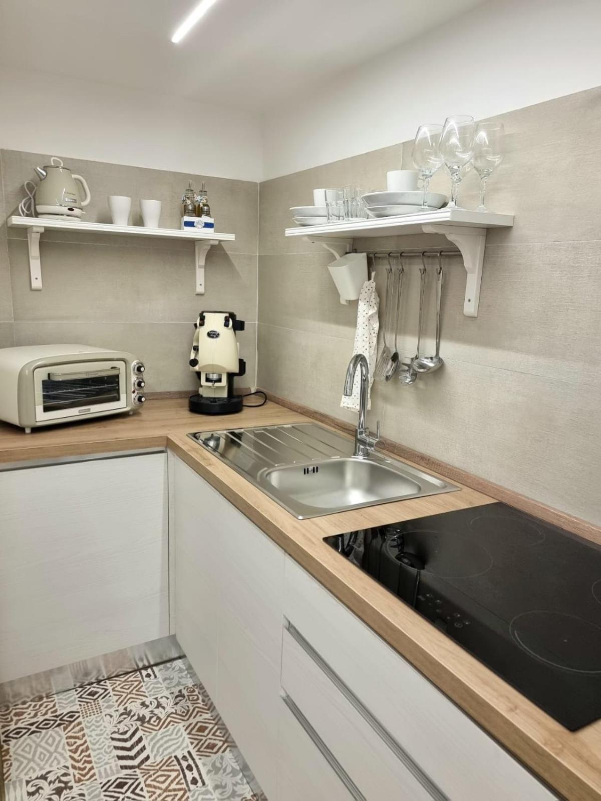 Casa Comoda E In Quartiere Storico Di Holiday home